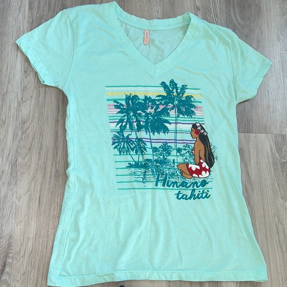 Tahiti vacay v-neck tee - Picture 1 of 4